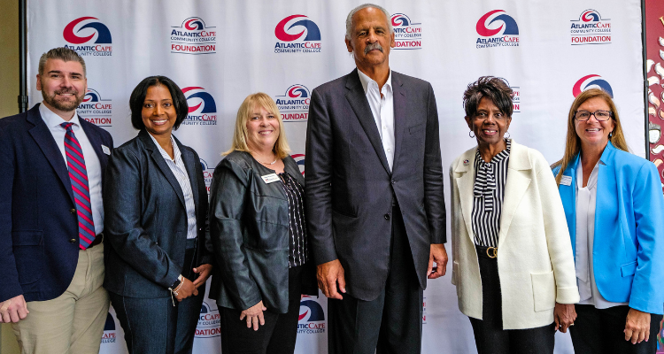 Chris Mularz, Leslie White-Coursey, Jean McAlister, Stedman Graham, Dr. Barbara Gaba and Krista Fitzsimons at Speaker Series event on 9/26/23