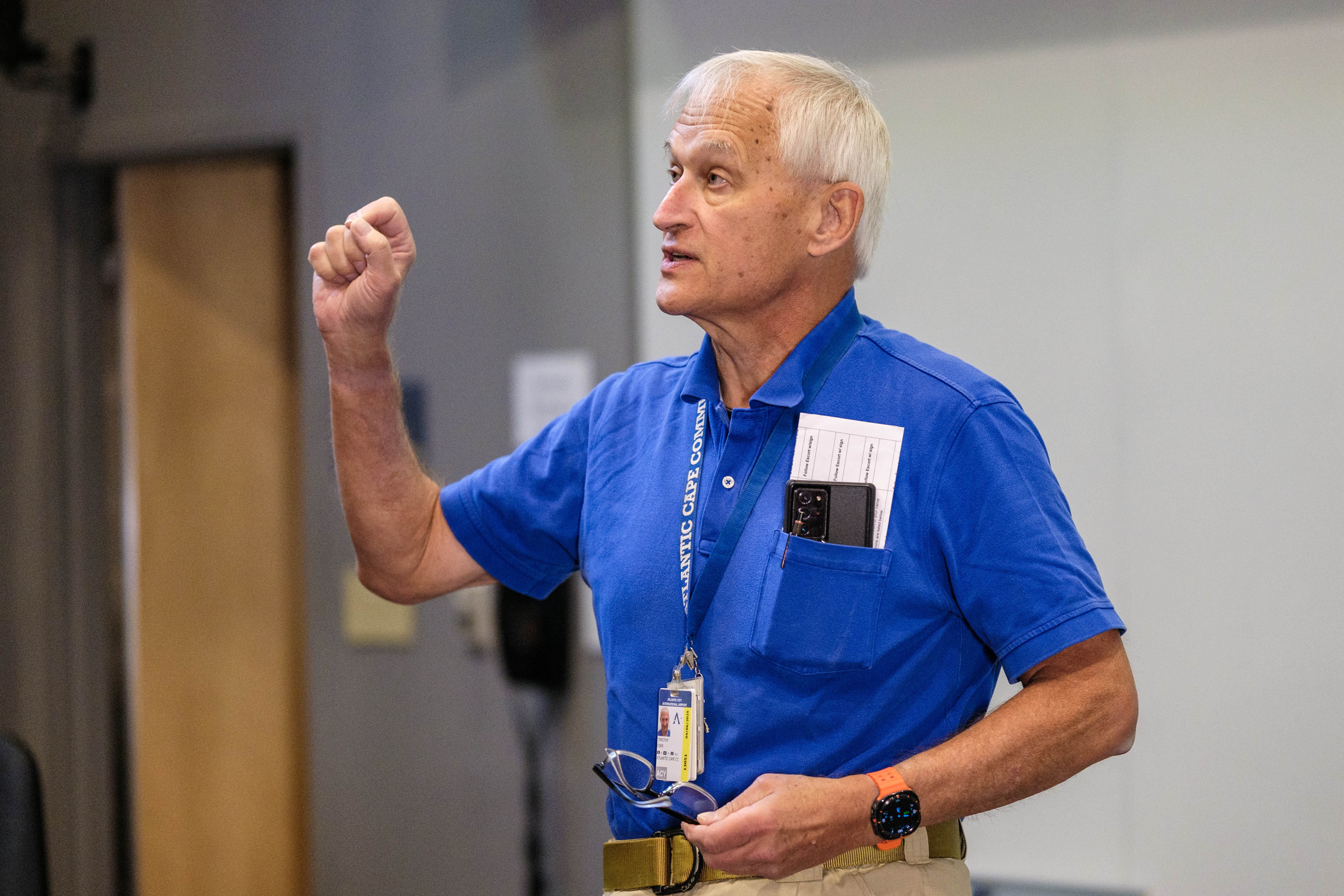 Professor Tim Cwik speaks to the students during his opening remarks