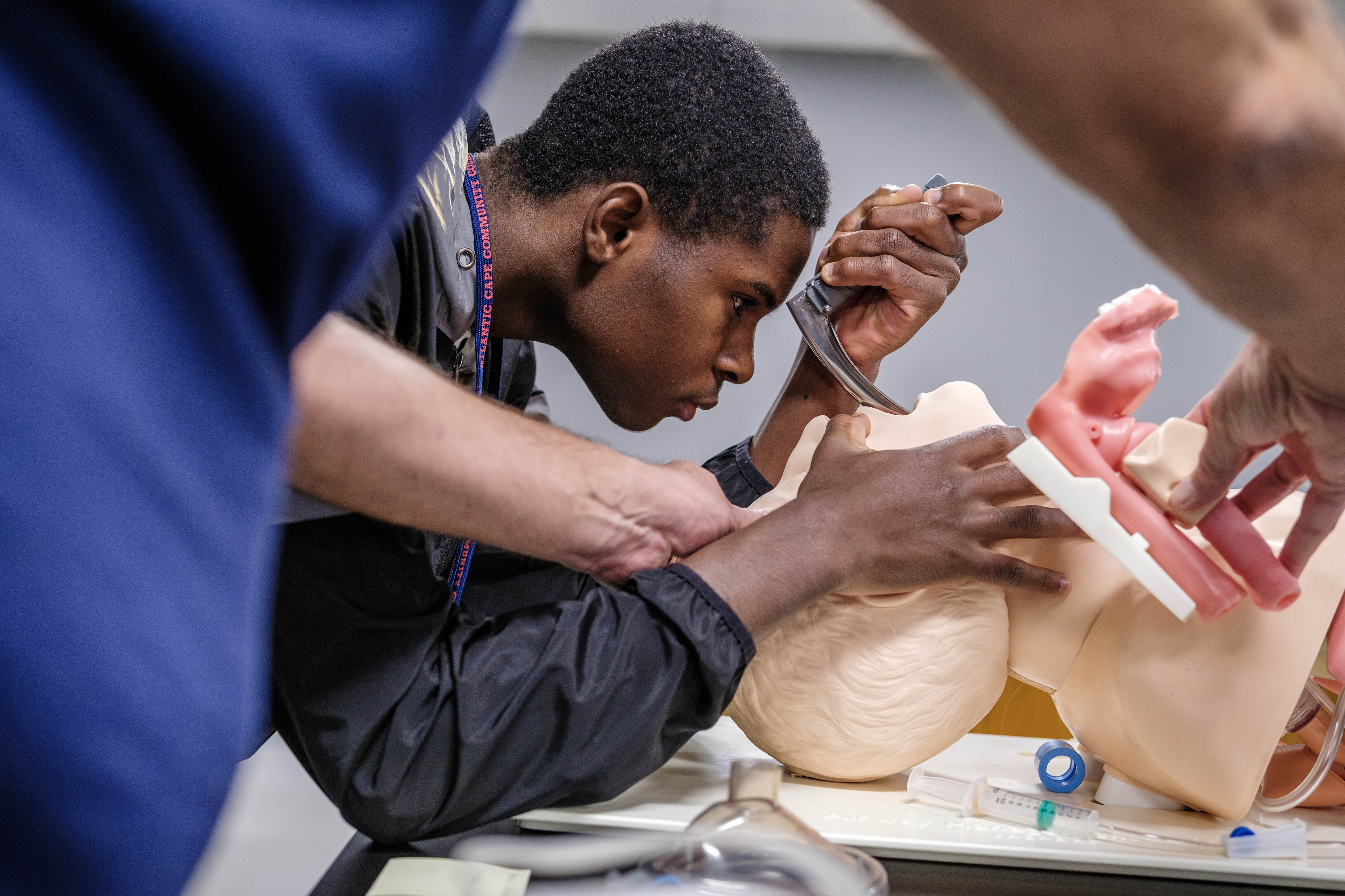 Student attempts to intubate